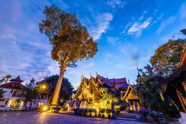 Wat Chedi Luang tarihi merkezinde bir Budist tapınağı ve 