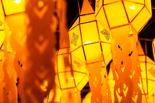 Mooie Paper Lanna lantaarn zijn noordelijke Thaise stijl lantaarns i — Stockfoto