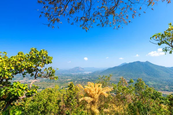 아름다운 파노라마 전망푸른 숲의 산맥 Phu thok PA — 스톡 사진