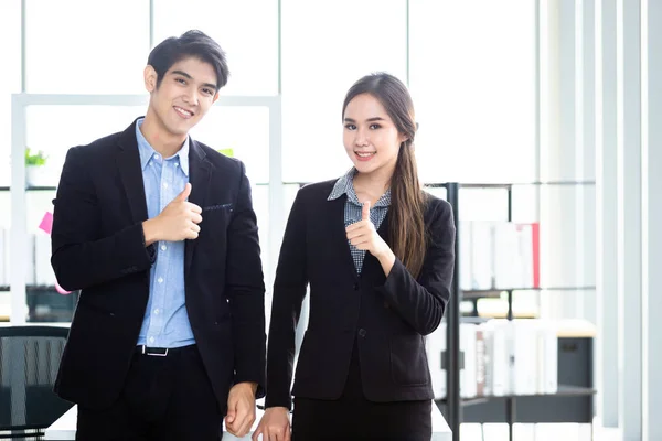 Portrait of a two businessman and businesswoman  partners discus — Stock Photo, Image