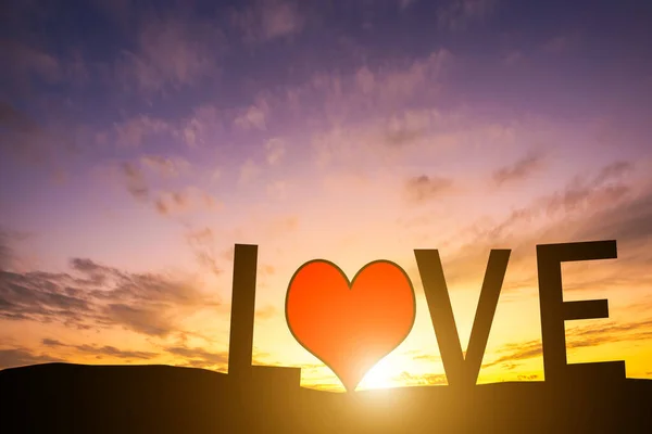 Alla hjärtans dag koncept, Silhuett kärlek röd hjärta text tidigt mo — Stockfoto
