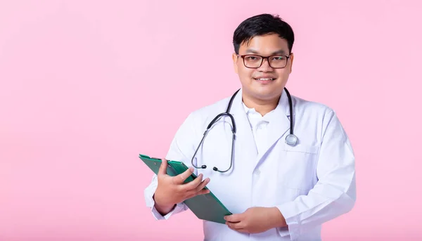 Asiatisk Ung Man Läkare Terapeutiskt Stetoskop Råda Med Positiva Känslor — Stockfoto