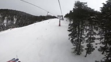 Kayak tesisi zamanındaki kayak asansörünü kaldır