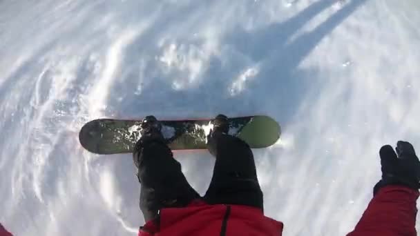 FIRST PERSON VIEW CLOSE UP: Extreme snowboarder riding fresh powder snow in snowy mountain in winter. — Stock Video