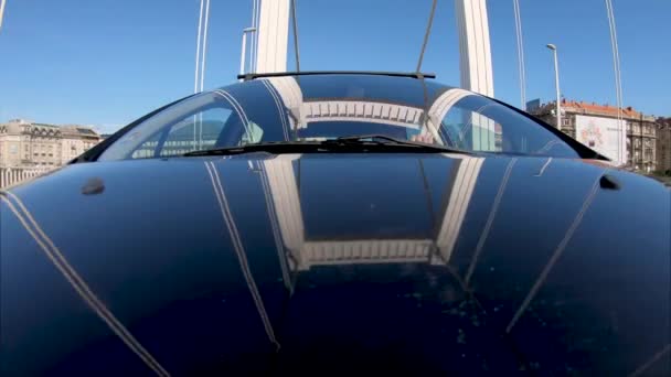 Elisabeth Köprüsü 'nde sürüşün ters perspektifi — Stok video
