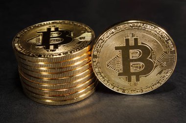 Yanlarında bir tek jeton ile bitcoins sütun