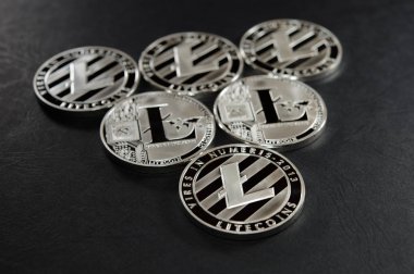 Gümüş litecoins. Cryptocurrency kavramsal görüntü