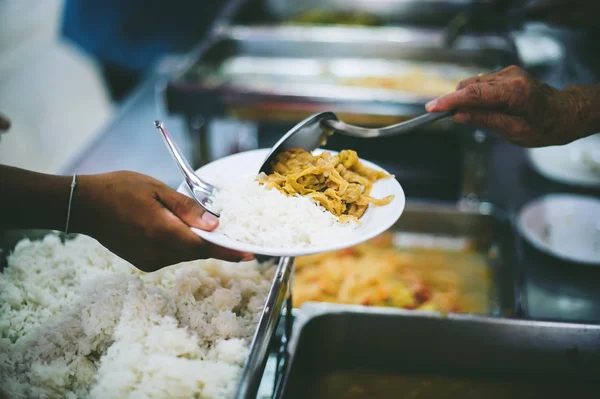 Poor people share food from wealthy philanthropists : the concept of free food service