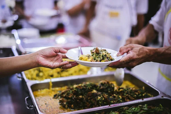 Poor people share food from wealthy philanthropists : the concept of free food service
