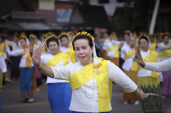 Lamphun Thaiföld 2019 Május Táncoló Hosszú Körmökkel Tánc Eseményen Fürdés — Stock Fotó