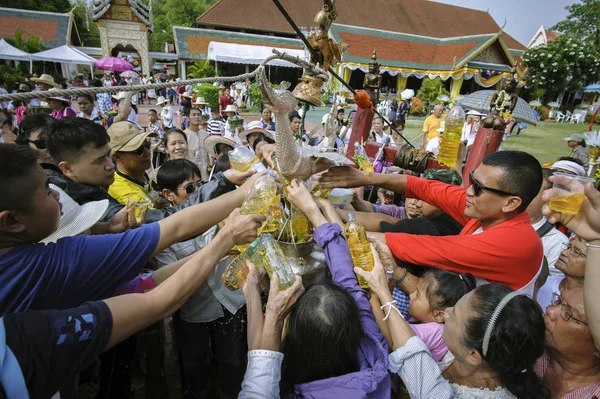 Lamphun Thailand May 2019 People Together Pour Water Together Bathe — Stock Photo, Image