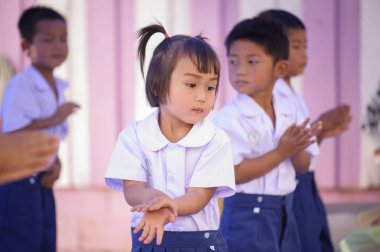 Mae Hae Noi Omkoi Chiang Tayland - 10 Ocak 2019: Köylüler ve çocuklar Omkoi Bölgesi Chiangmai Eyaleti 'nde düzenlenen yıllık Çocuk Günü etkinliğine katıldılar.