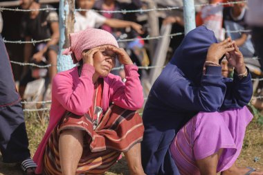 Mae Hae Noi Omkoi Chiang Tayland - 10 Ocak 2019: Köylüler ve çocuklar Omkoi Bölgesi Chiangmai Eyaleti 'nde düzenlenen yıllık Çocuk Günü etkinliğine katıldılar.
