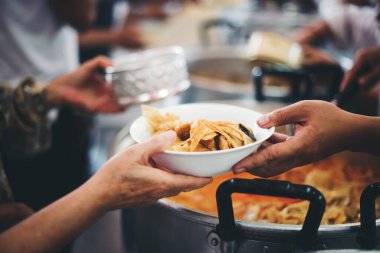 Tayland 'da Yoksullara Bağış Yemekleri