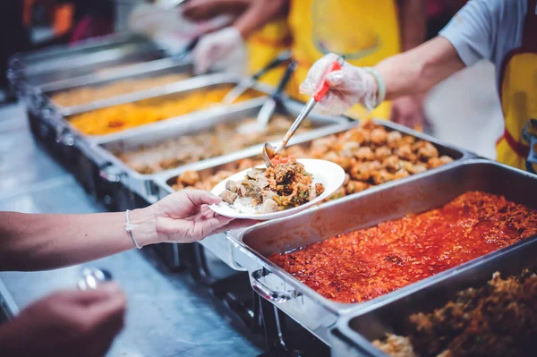 Comida Gratuita Para Sem Teto Famintos Conceitos Doação Alimentos — Fotografia de Stock