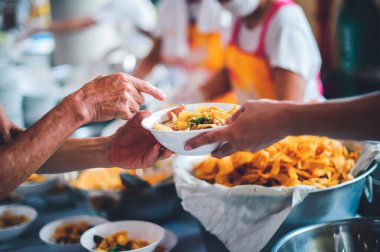 Dilenciye yemek vermek: Dilenciye yemek verme kavramı