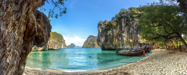 Lao Lading Adası 'nda mavi su, Krabi Eyaleti, Tayland (Cennet)