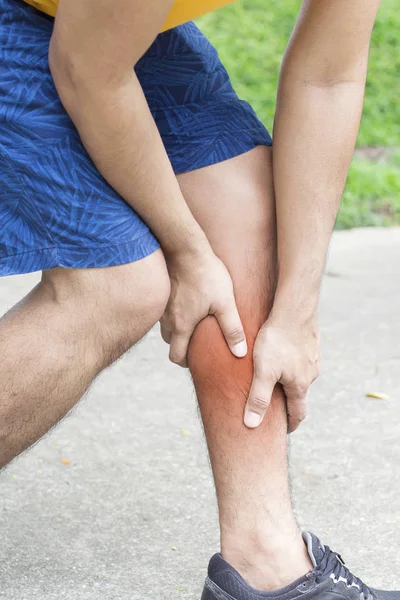 Calf muscle pain in park calf injury — Stock Image Calf Muscle Pain Park Calf Injury Stock Image