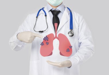 Ciğerlerinde COVID 19 enfeksiyonu olan bir doktor.