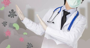 Doktor virüsü ve bakteriyi önlüyormuş gibi yapıyor.