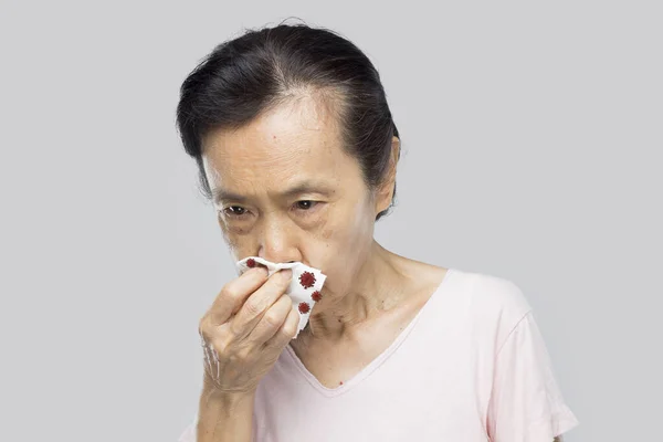 Alte Asiatische Frau Hat Fieber Und Ist Krank — Stockfoto