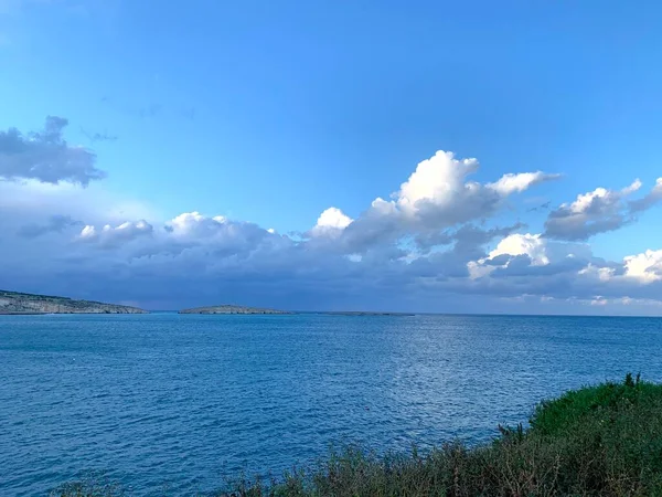 Paysage bleu profond du coucher du soleil à Malte — Photo