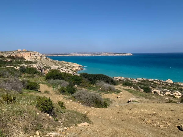 Tuffieha Bay Views. Paisajes encantadores de la isla de Malta . — Foto de Stock