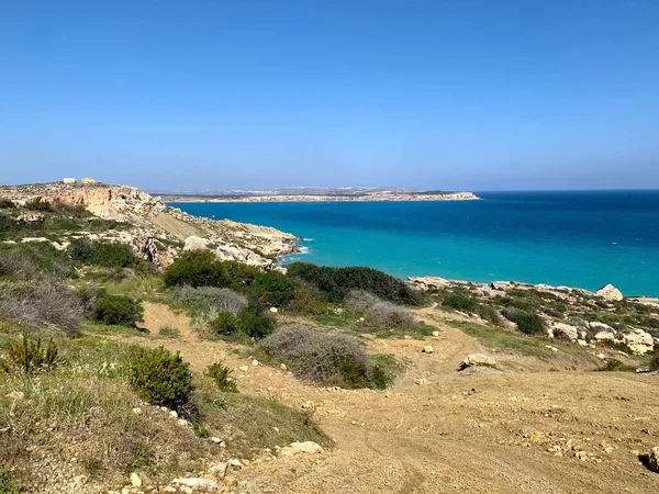 Tuffieha Körfezi Manzarası. Malta adasının güzel manzaraları. — Stok fotoğraf
