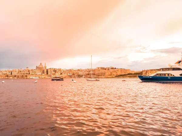 Sliema, Malta 'dan Valletta' ya Gün Batımı Görünümü — Stok fotoğraf