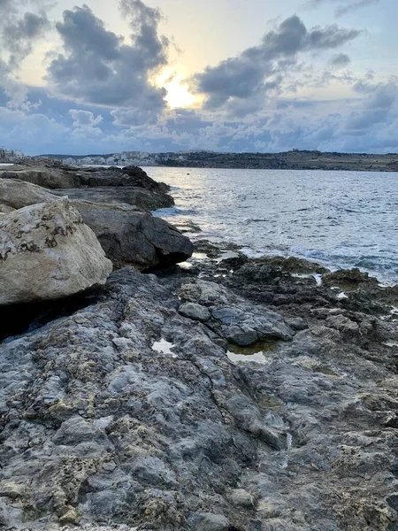 Sunset Rocks in St Pauls Bay, Malta — Stock fotografie