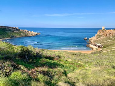 Tuffieha Körfezi Manzarası. Malta adasının güzel manzaraları.