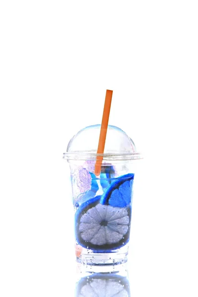 Bir bardak limonata soyut rengi..