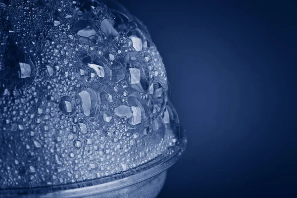 Glass of oxygen cocktail foam in blue tones. — Stock Photo, Image