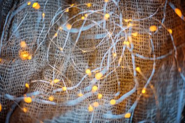 Çuval bezinde bulanık, parlak bir çelenk var..