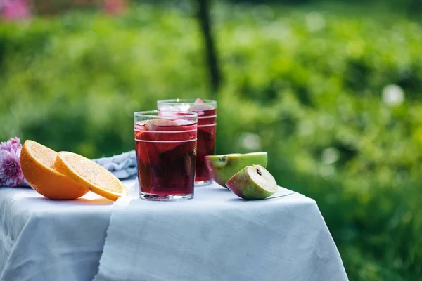 Sangria Bebida Fría Día Caluroso Jardín Cóctel Alcohólico Español Vino — Foto de Stock