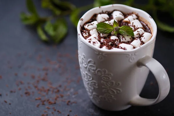 Uma Caneca Chocolate Quente Hortelã Com Marshmallows Fundo Escuro Caneca — Fotografia de Stock