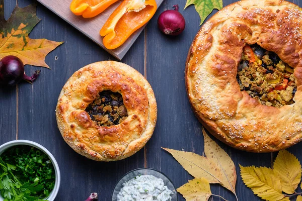 Torta Autunnale Con Carne Vista Dall Alto — Foto Stock