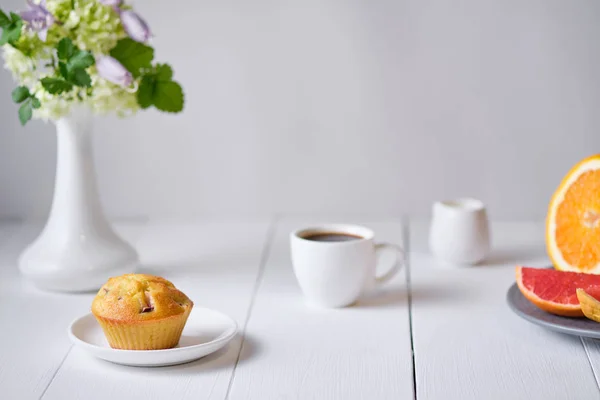 Coffee Fruit Muffin Fresh Peach Breakfast Morning Table Dessert Espresso — Stock Photo, Image