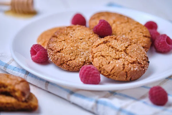 Oatmeal Cookies Honey Decorated Raspberries Dessert Towel White Kitchen Table — Stock Photo, Image