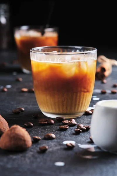 Bebida Café Con Nata Hielo Café Helado Una Taza Vidrio —  Fotos de Stock