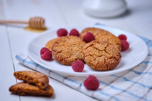 Oatmeal Cookies Honey Decorated Raspberries Dessert Towel White Kitchen Table — Stock Photo, Image