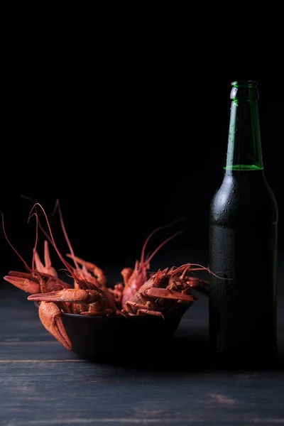 Cangrejo Río Cocido Rojo Plato Una Botella Fría Cerveza Gran — Foto de Stock