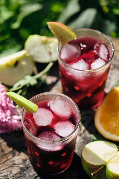 Cóctel Alcohólico Español Vino Frutas Sangria Vasos Con Hielo Rodajas — Foto de Stock