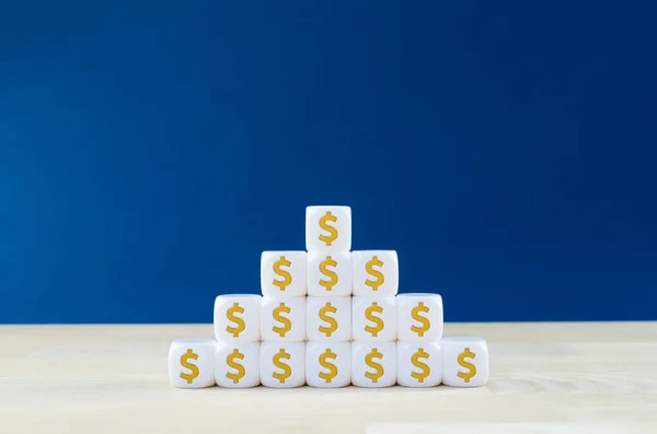 Крупный План Пирамиды Белых Кубиков Знаком Доллара Концепция Финансового Планирования — стоковое фото