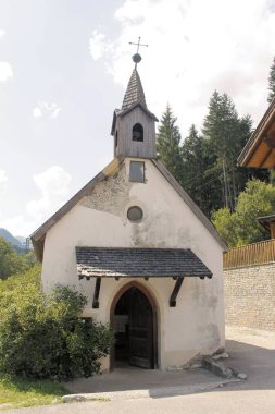 Sterzing veya VIPITENO, İtalyan Alpleri üzerinde küçük kasaba kilise
