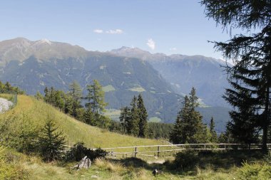 Yaz aylarında Alp dağlarında İtalya 