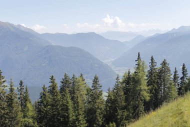 Yaz aylarında Alp dağlarında İtalya 