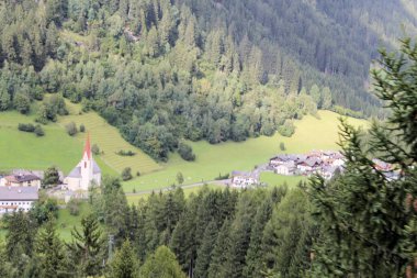 Yaz aylarında Alp dağlarında İtalya 