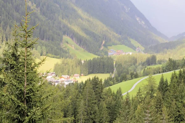 Alperna bergen på sommaren i Italien — Stockfoto
