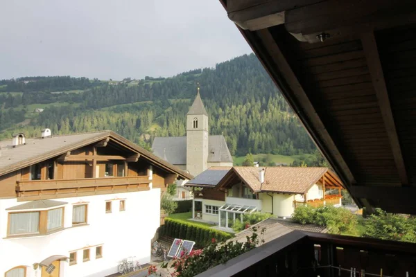 Typische Architektur der Stadt Sterzing in Südtirol in Italien — Stockfoto